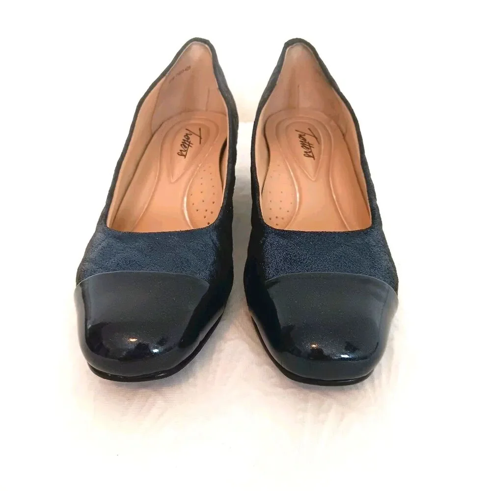 Trotters Metallic Navy Blue Quilted Cap Toe Wedge Pumps Size 9.5M T1653-425